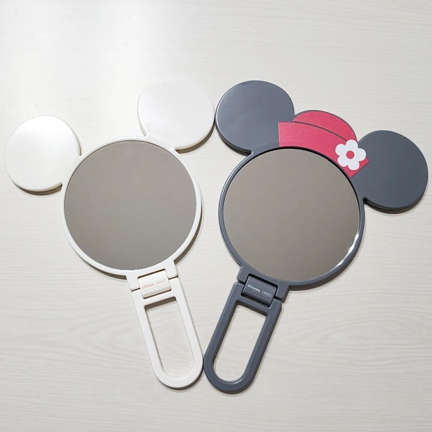 ディズニーデザインがかわいい「ダイカットハンドミラー」