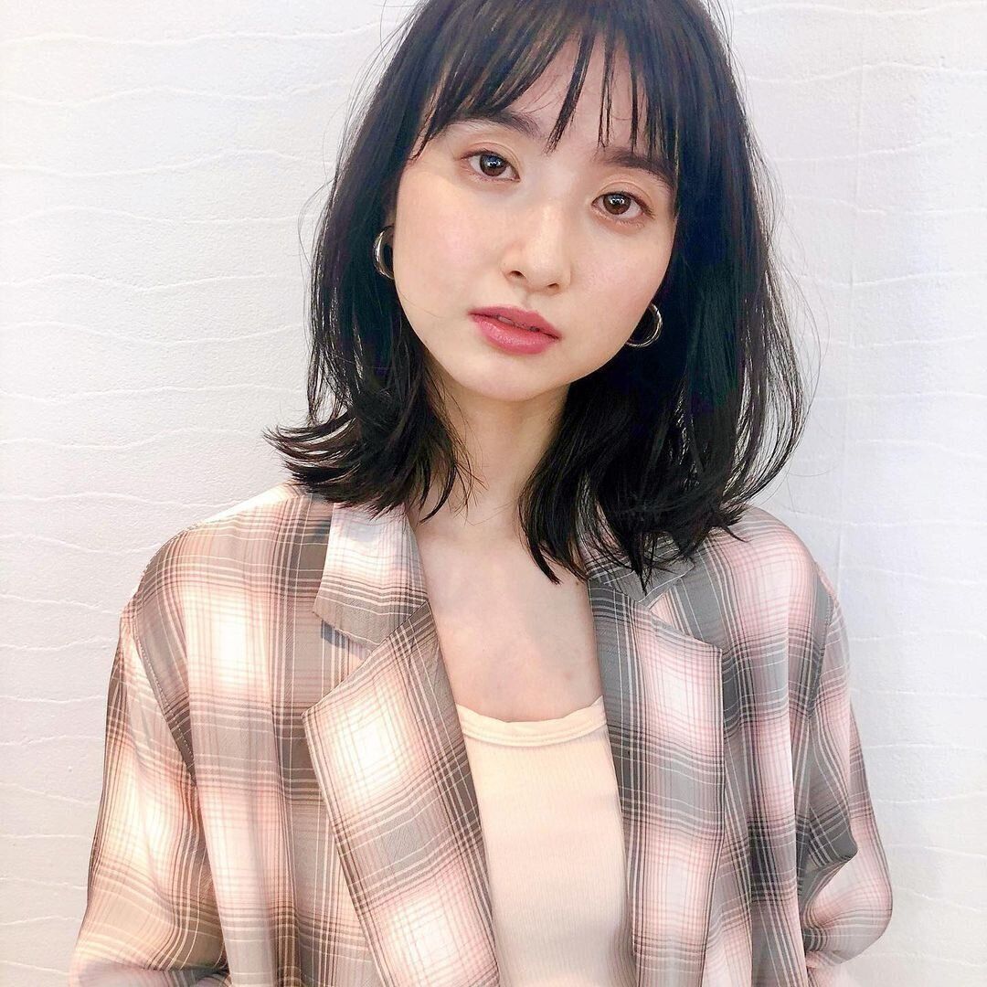 40代丸顔に似合うヘアスタイル 大人抜け感のあるヘアでトレンド感もアップ！