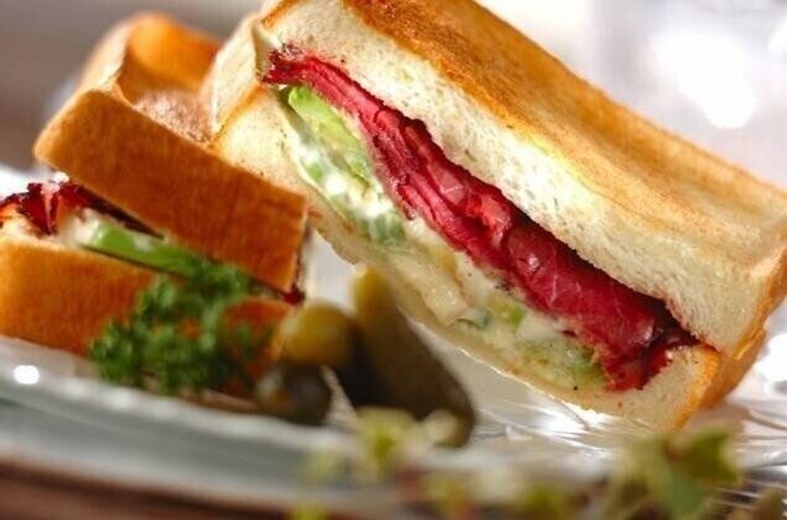 食パンを使ったローストビーフサンド