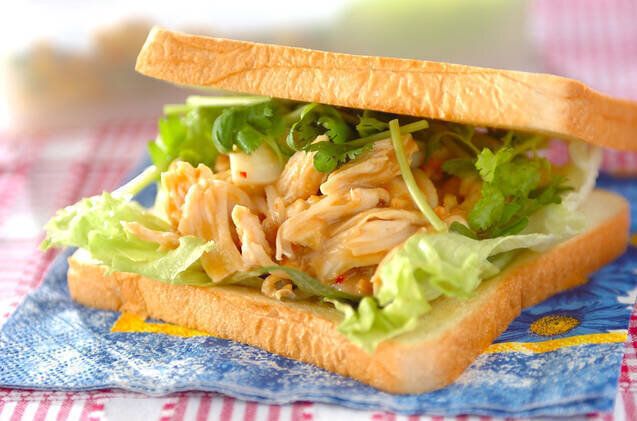 ささ身チリナッツサンド