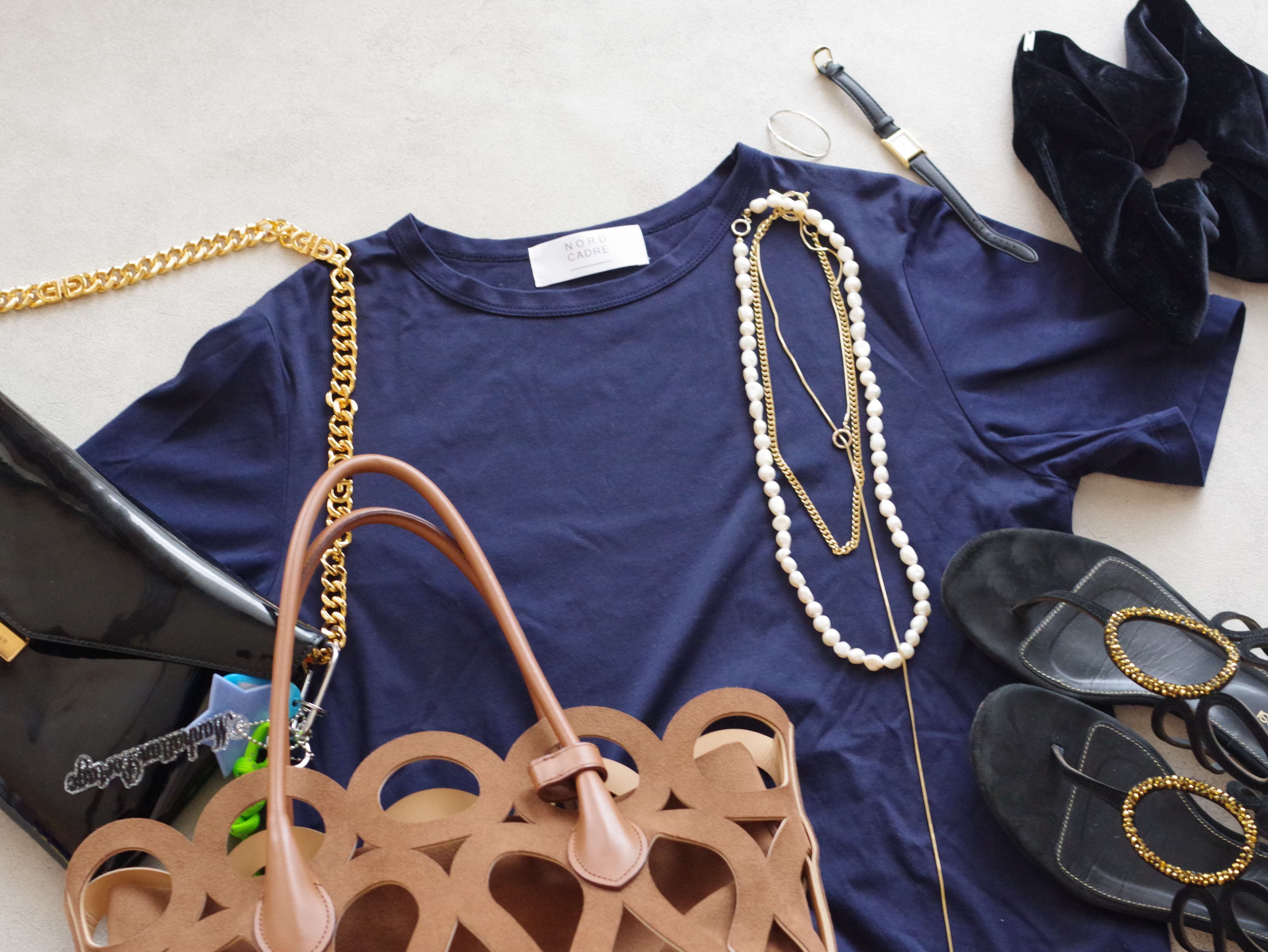 きれいめ・カジュアルも無地TシャツだけでOK！ひと工夫するだけで見違える方法とは？