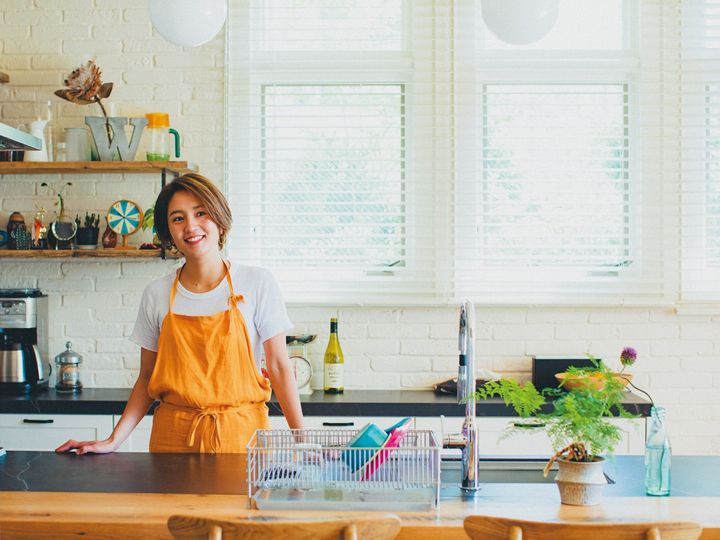 Tvで人気の料理家 和田明日香さんの料理へのやる気を生み出すキッチンの作り方 サンキュ Tvで人気の料理家 和田明日香さんの料理へのやる気を生み出すキッチンの作り方 サンキュ