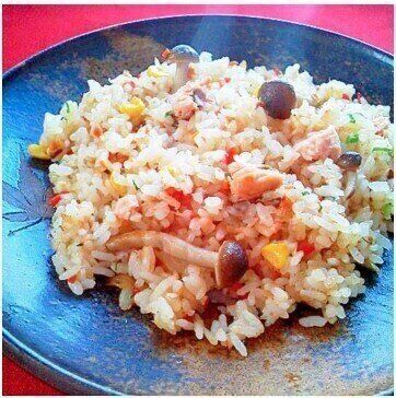 鮭ときのこのチャーハン（バター醤油味）