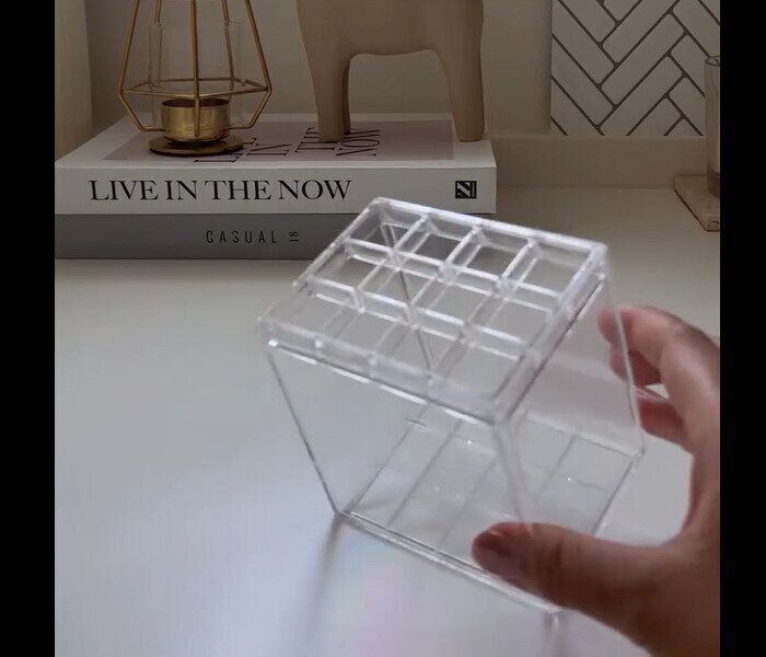 【セリア】使い勝手抜群！仕切り付きペンスタンド