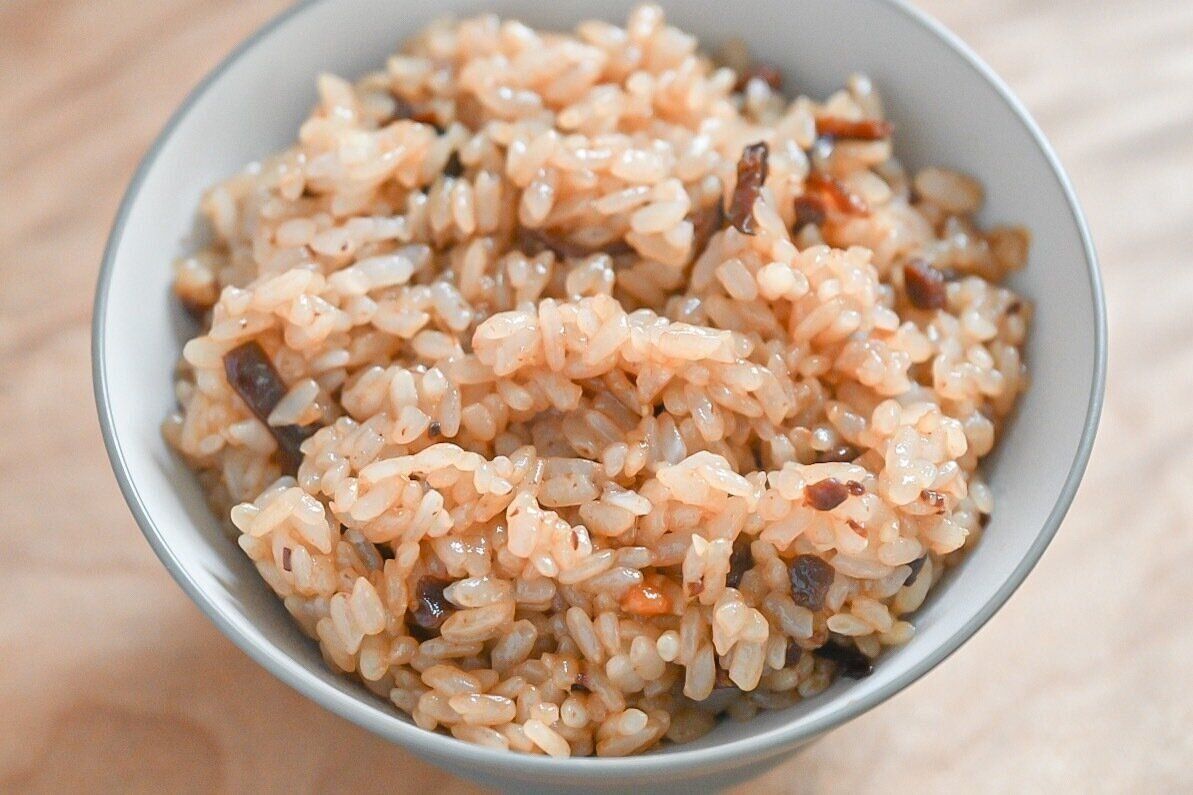 茶碗に入った中華おこわ