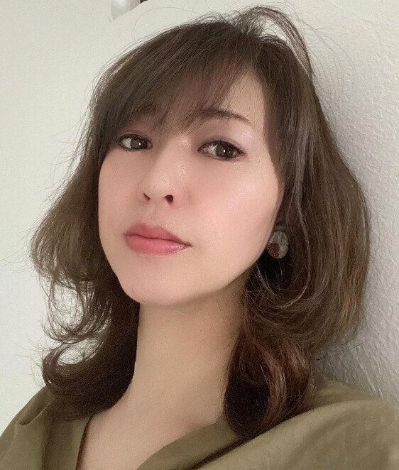 ひし形シルエットがポイント！大人のミディアムヘア