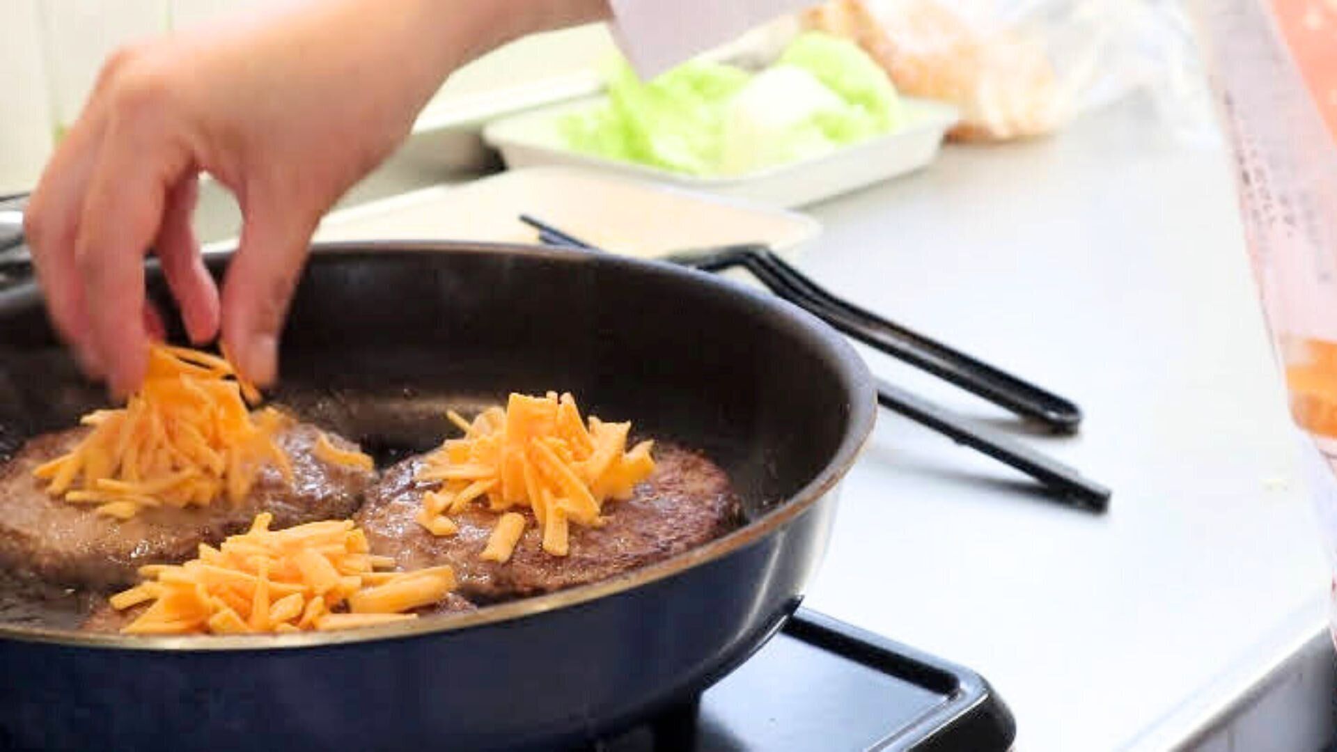 シュレッドチーズを活用して料理をする