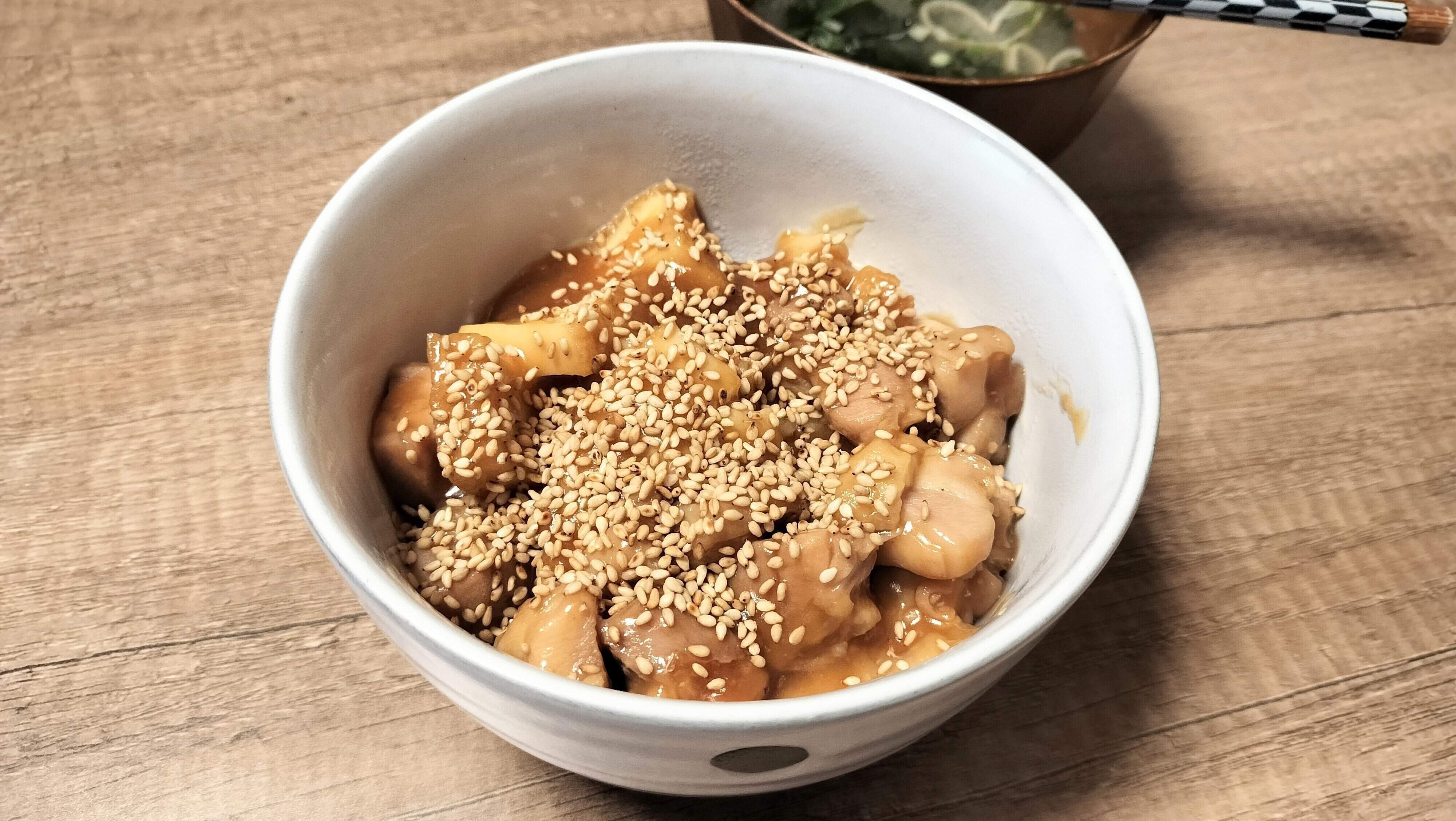 鶏肉と厚揚げ豆腐の中華風丼