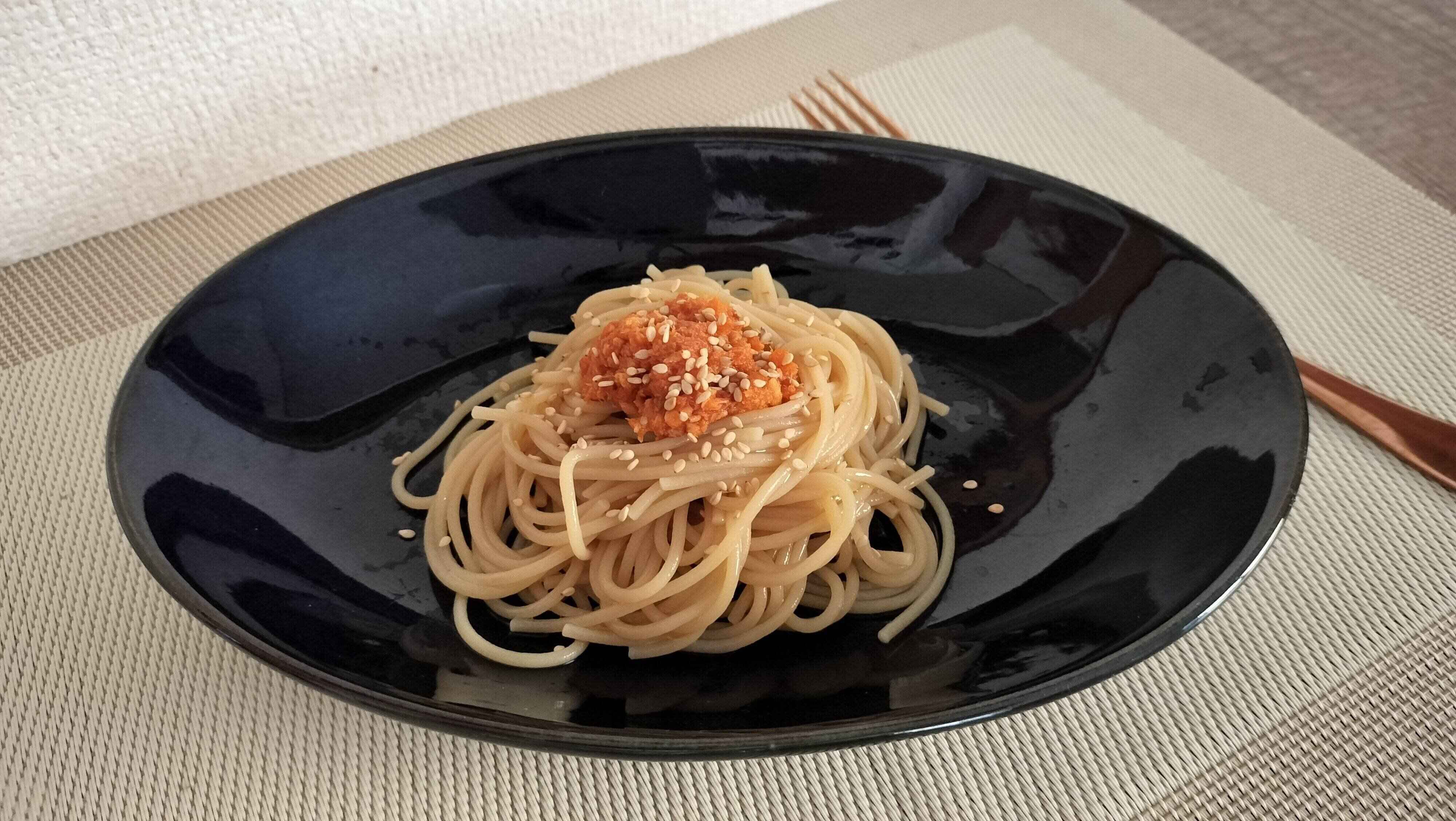鮭にんにく辣油パスタ