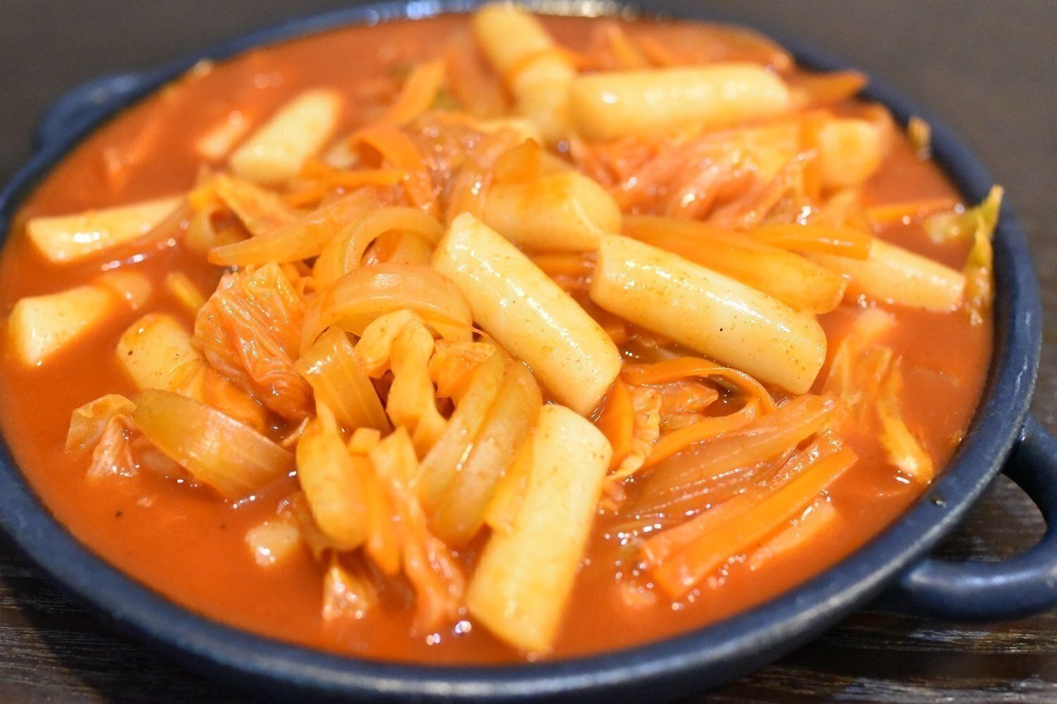 きのこを入れたり、ゆで卵を入れたり、お好みの具材に変更して楽しむこともできます。