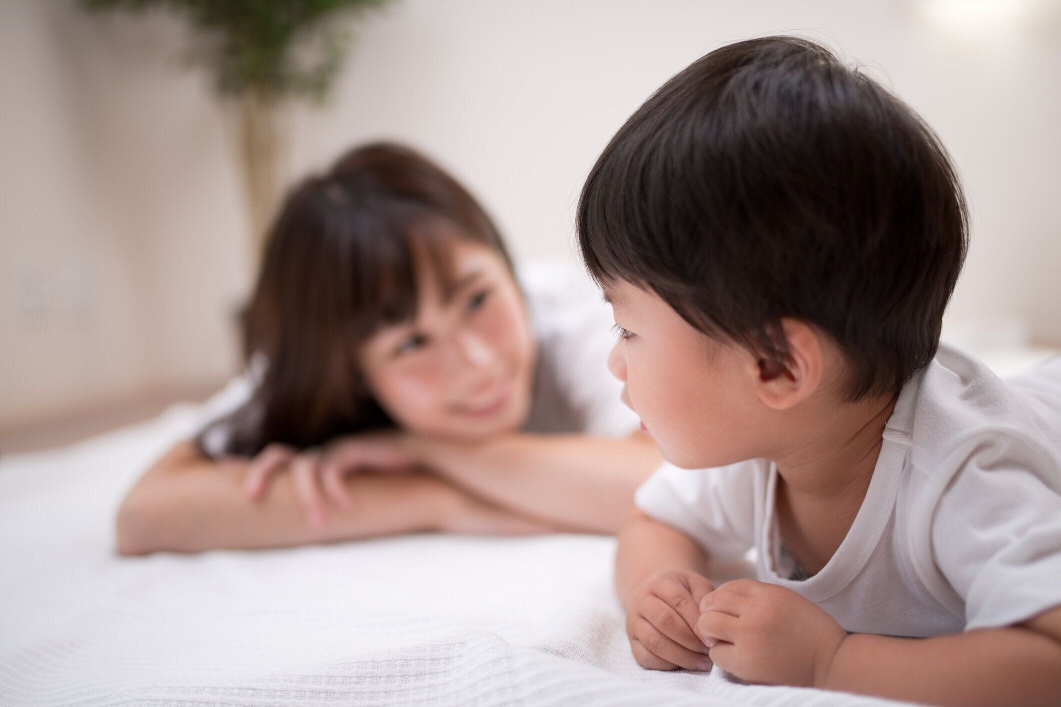 母と子の熱い夏イメージ