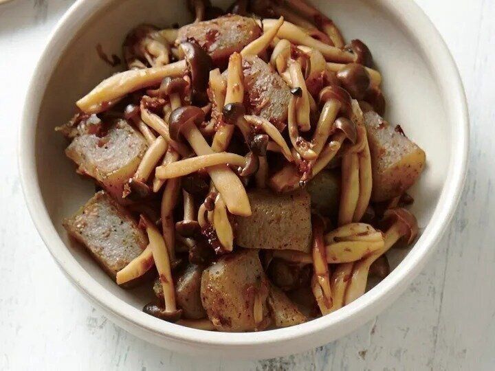 こんにゃくとしめじの甘辛煮