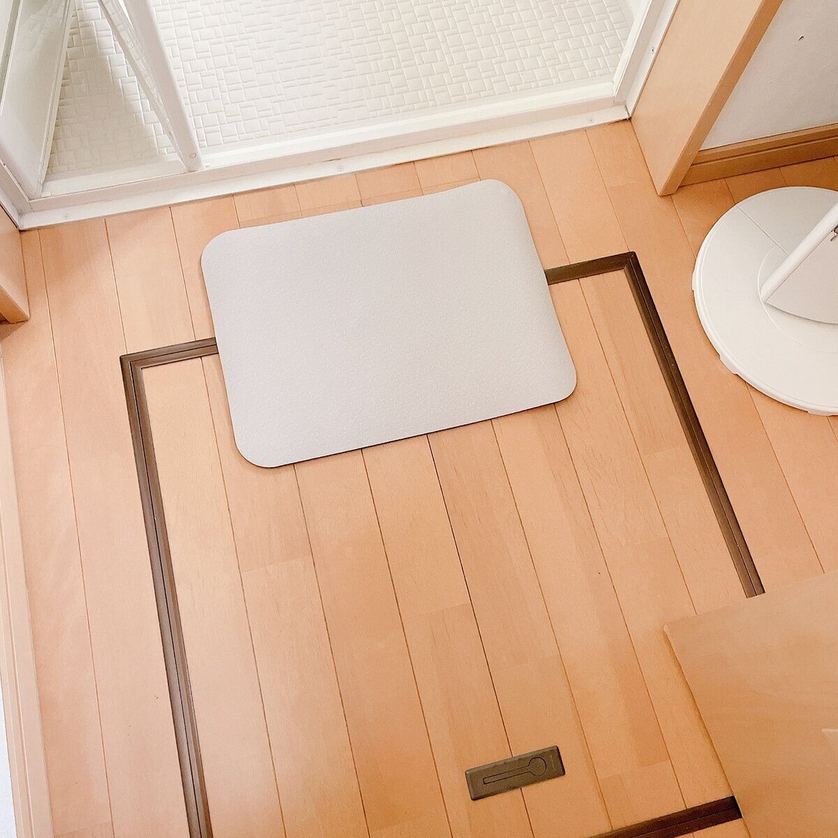 割れないから床下収納の上にも敷ける