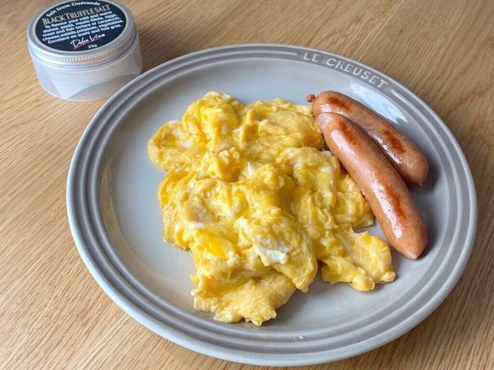 黒トリュフソルトで味付けしたスクランブルエッグ