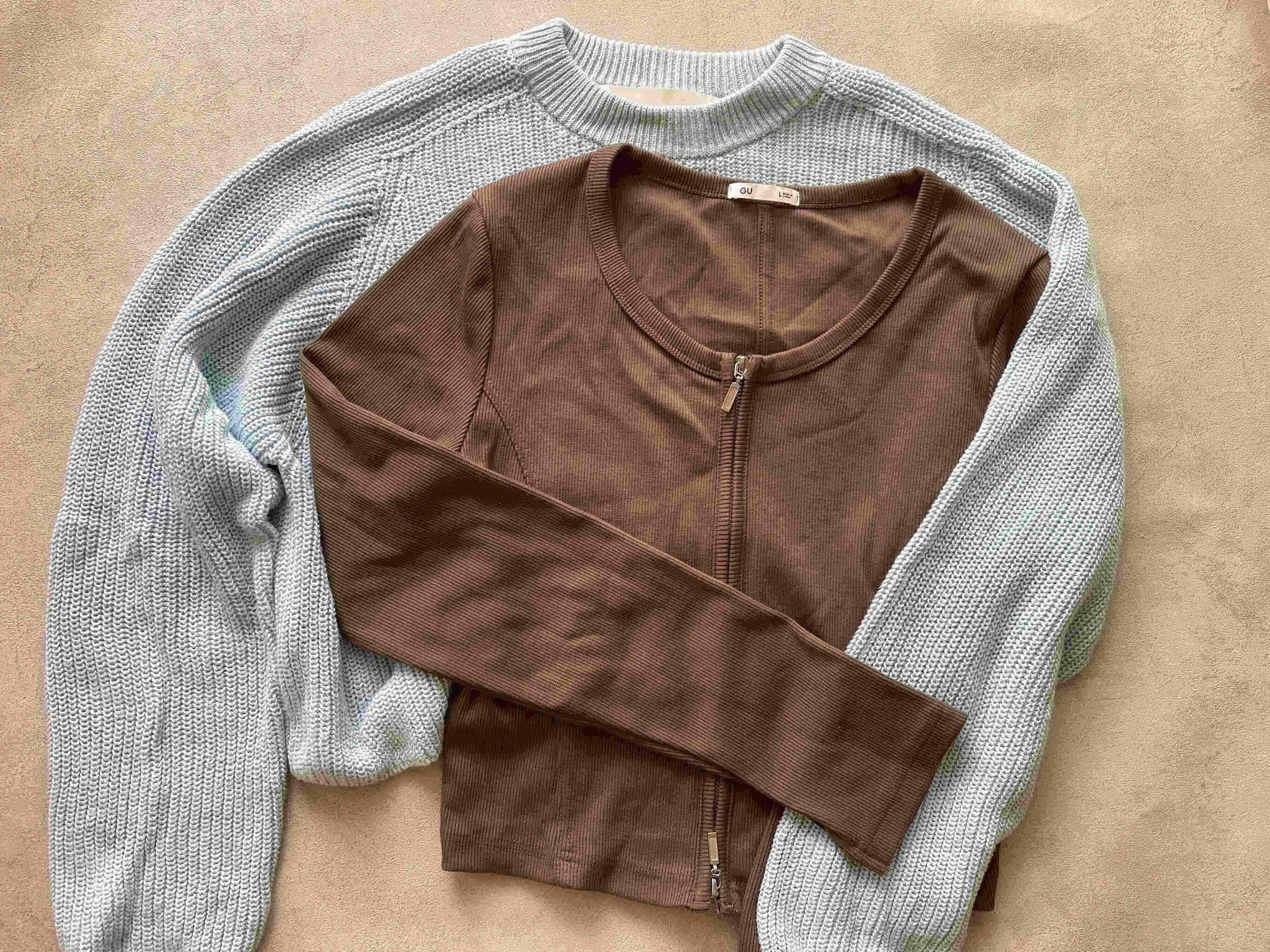 お腹まわりのプヨ！「ウエストインしない」派の40代正解コーデ