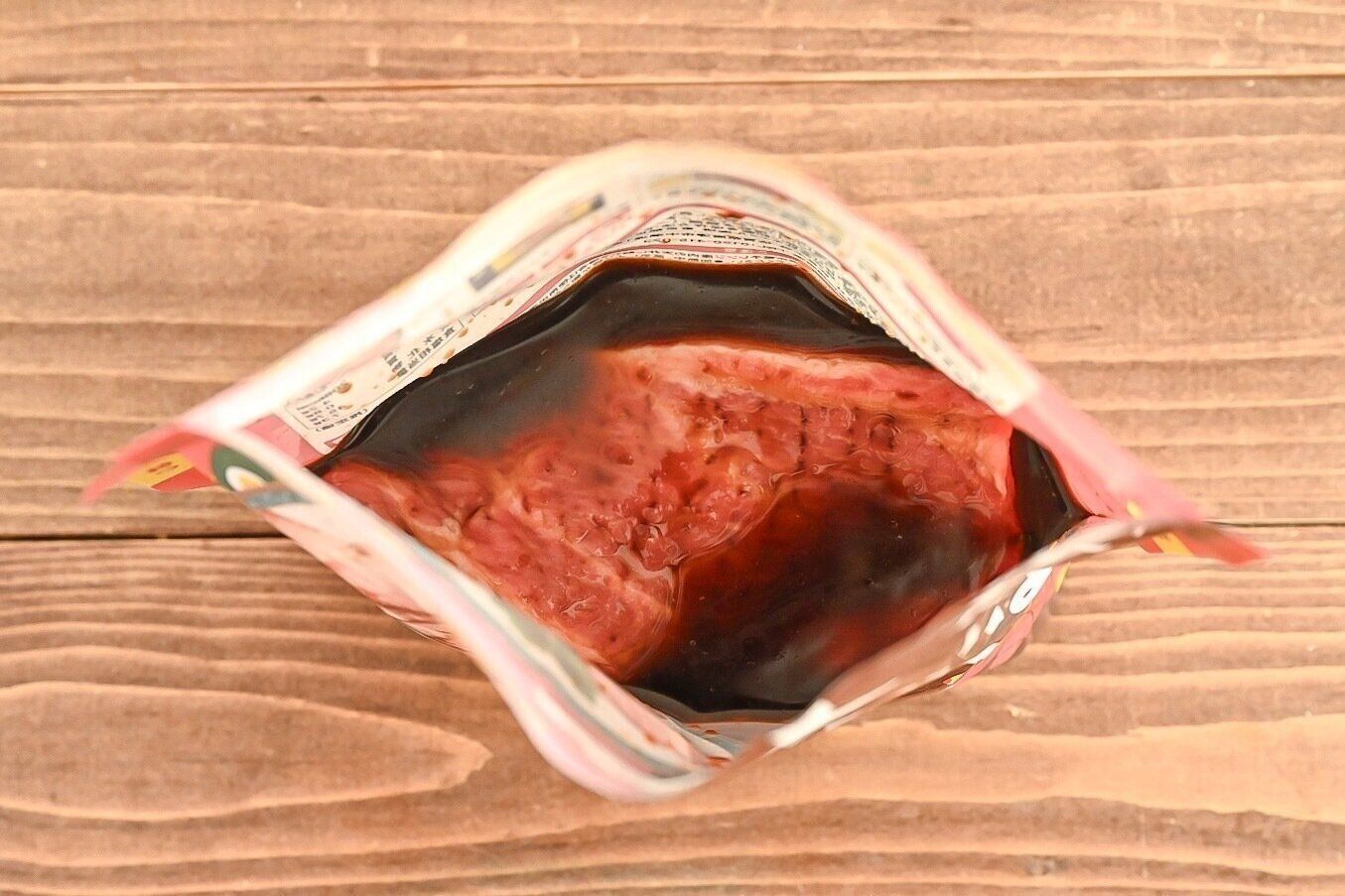 たれに浸った豚肉