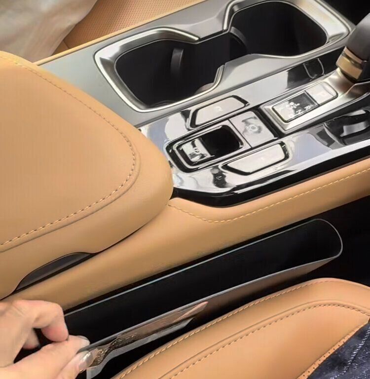 車の隙間収納に便利！