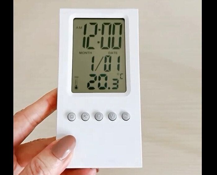 【ダイソー】神商品出た！ペンスタンド付きデジタル時計