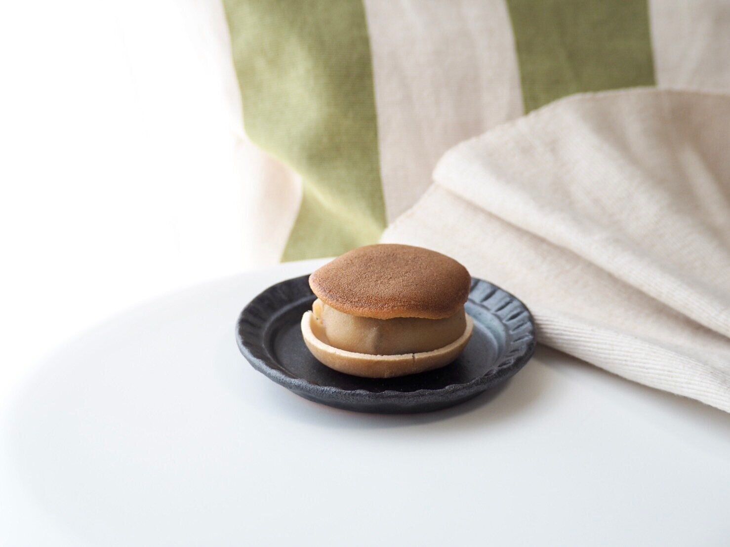 シャトレーゼ「もなどら さつまいも」商品写真