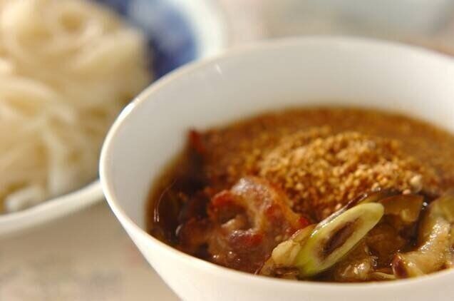 ゴマ香る豚肉とナスのつけうどん