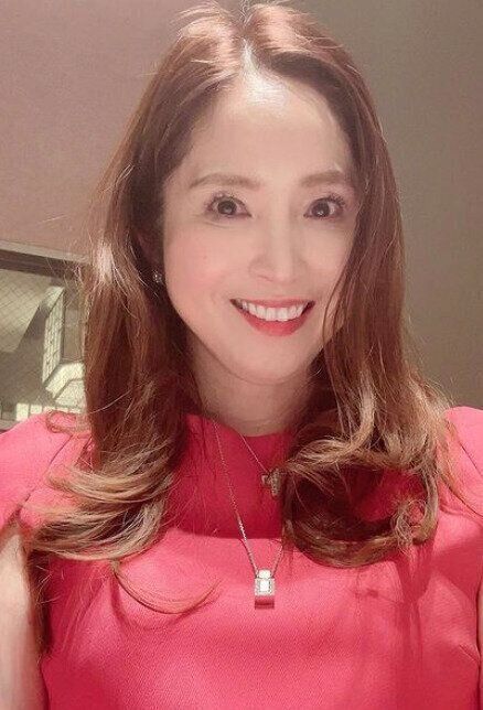 おしゃれ染めで若々しく！ゆるふわロングヘア