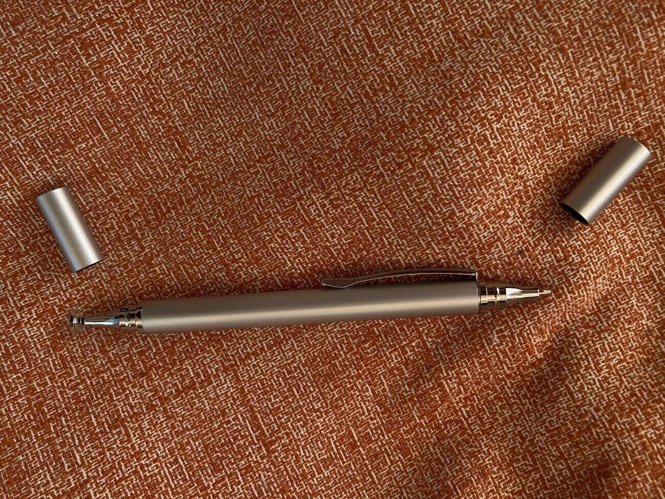 タッチペンの反対側はボールペン