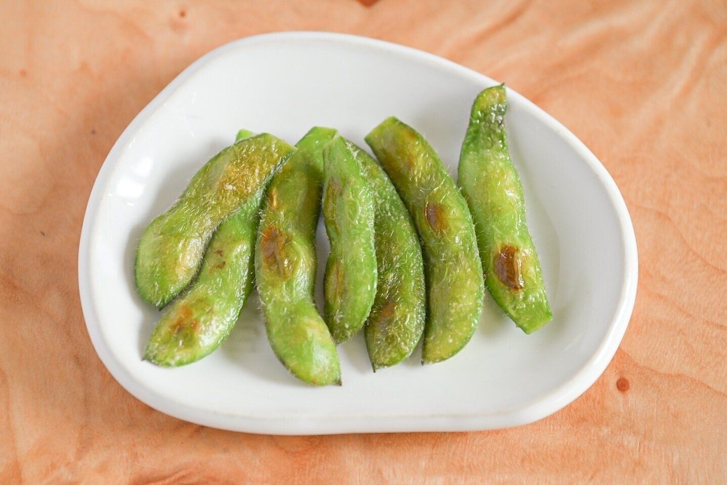 皿にのった枝豆