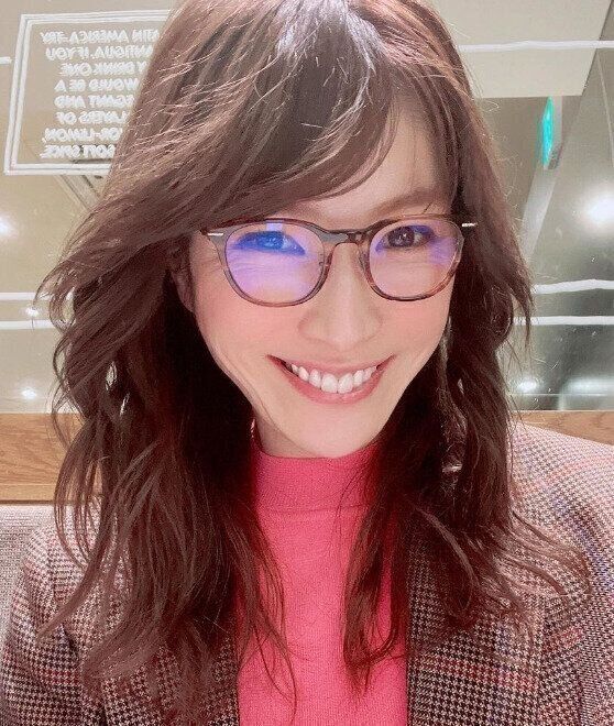 ラフな毛束感がおしゃれ！ナチュラルセミロング