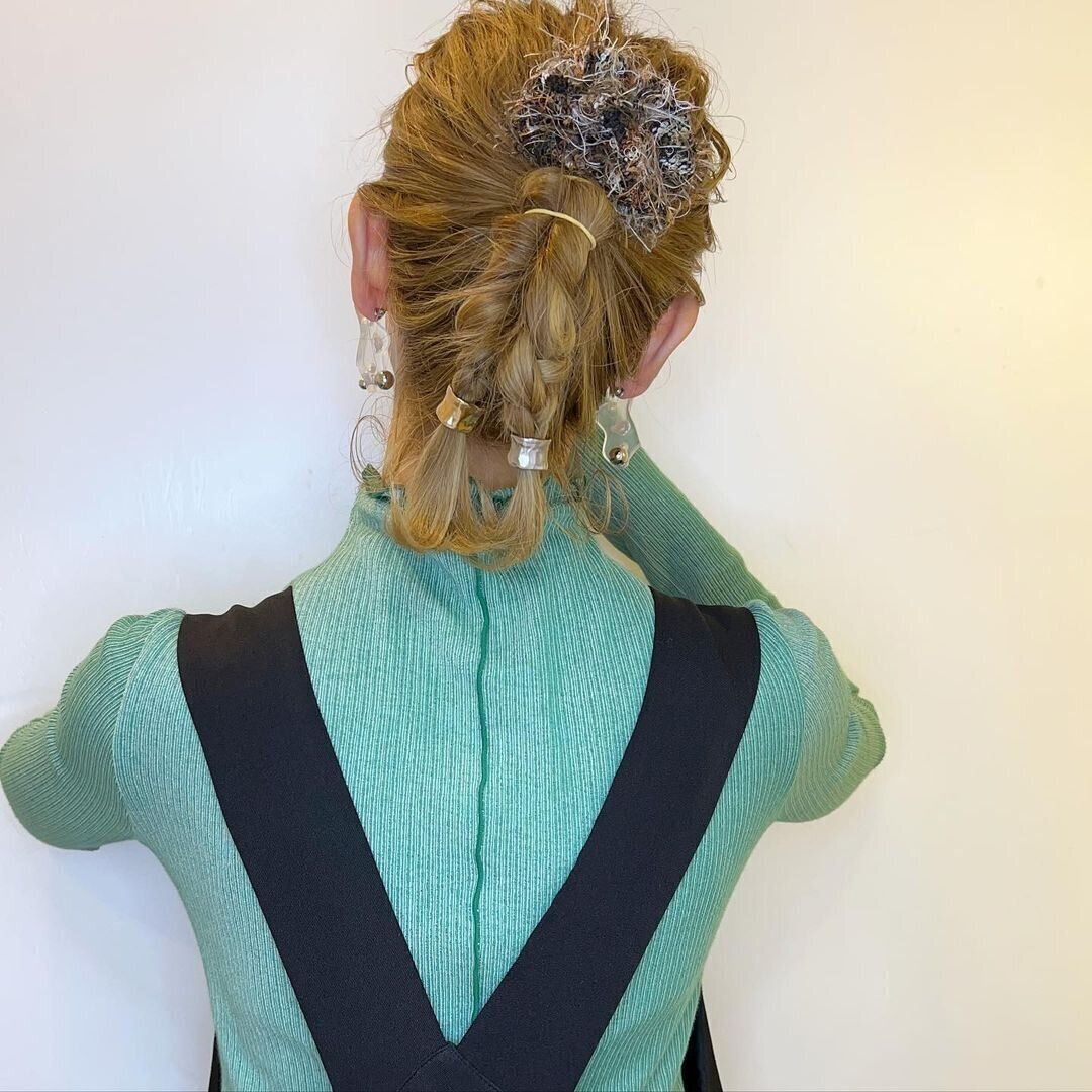 40代女性に似合う不器用でも簡単にできるヘアアレンジ！ポニーテールに1つアレンジを加えたおしゃれスタイル