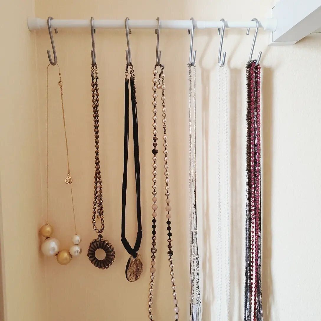 ネックレスの収納もつっぱり棒にお任せ！