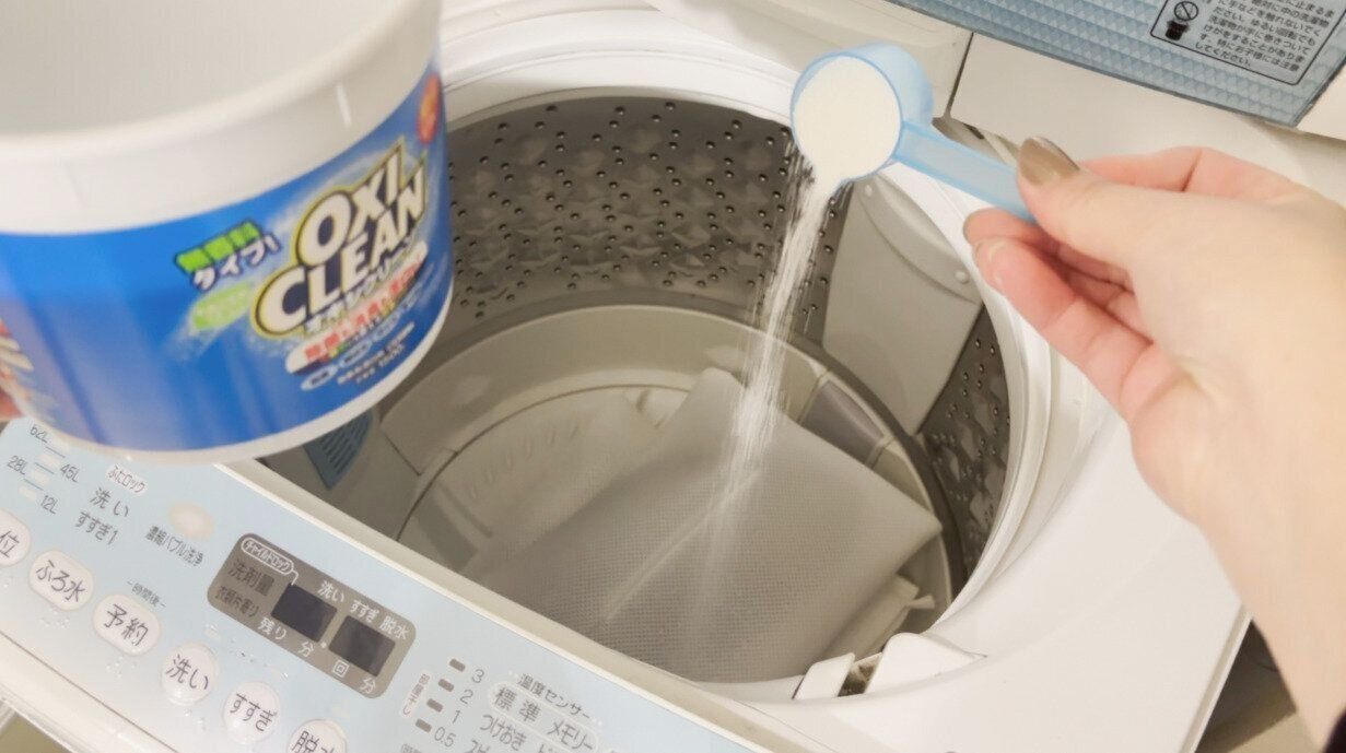 洗濯機へオキシクリーンを入れる