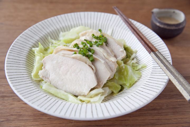 本当に時間がないときのお助けレシピ!レンジで蒸し鶏キャベツ
