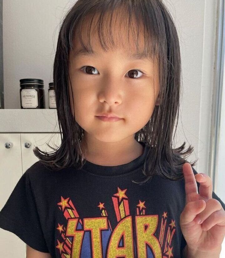 シースルーバングがトレンド!外ハネミディアム