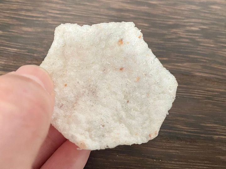 小さくカットされた紅生姜が入っている