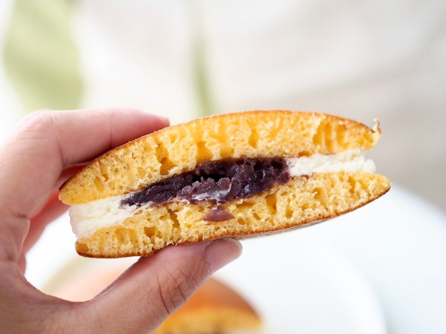 シャトレーゼ「北海道生どら」断面写真