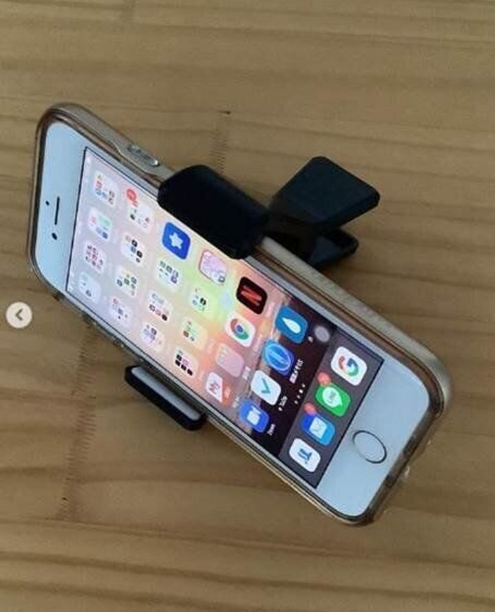 どれにしようか迷っちゃう 種類豊富な100均のおすすめスマホスタンドをご紹介 サンキュ どれにしようか迷っちゃう 種類豊富な100均のおすすめスマホスタンドをご紹介 サンキュ