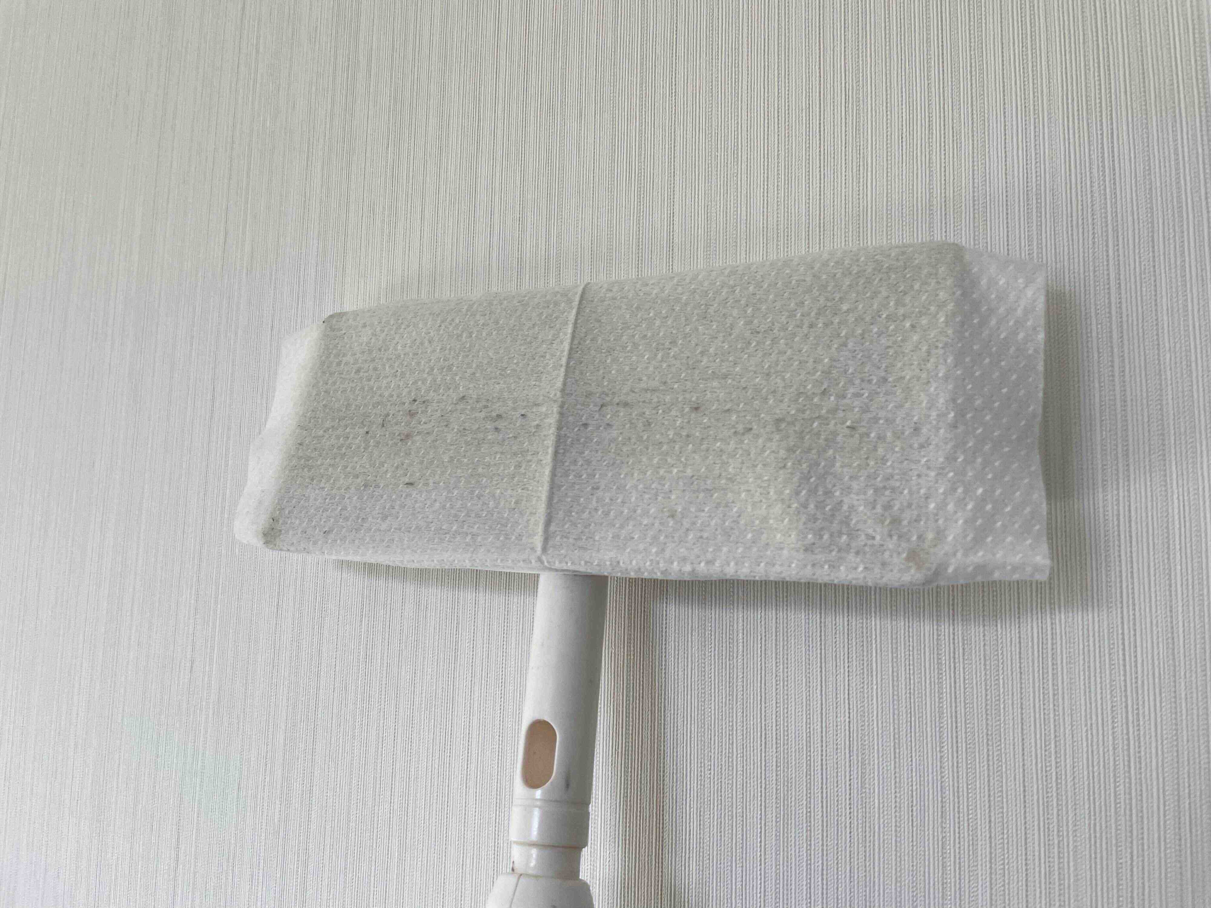 タイミングは朝イチがベスト！掃除方法はドライシートでなでるように拭くだけ