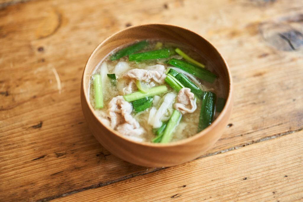 豚ニラみそ汁