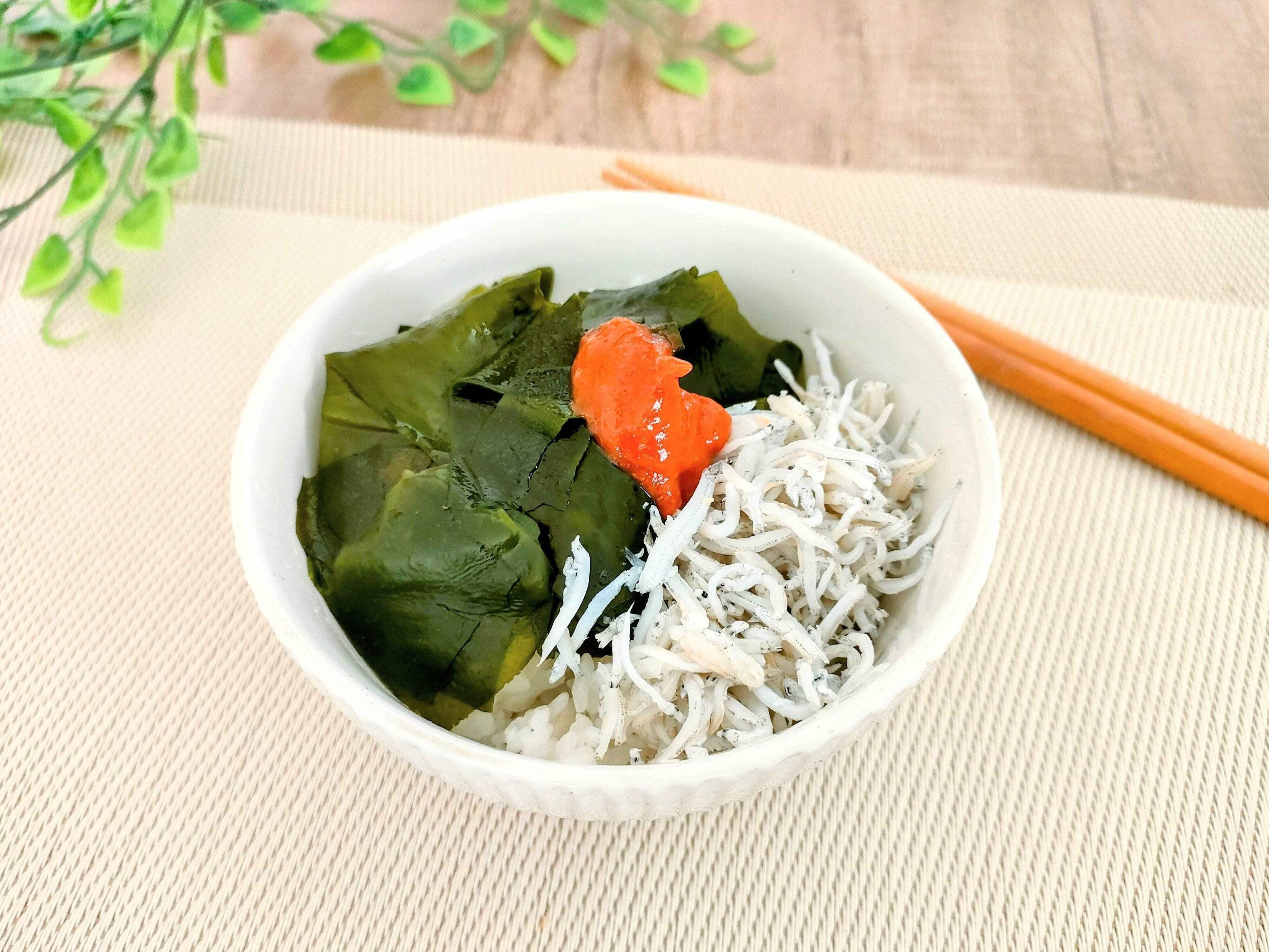 わかめとシラスの丼