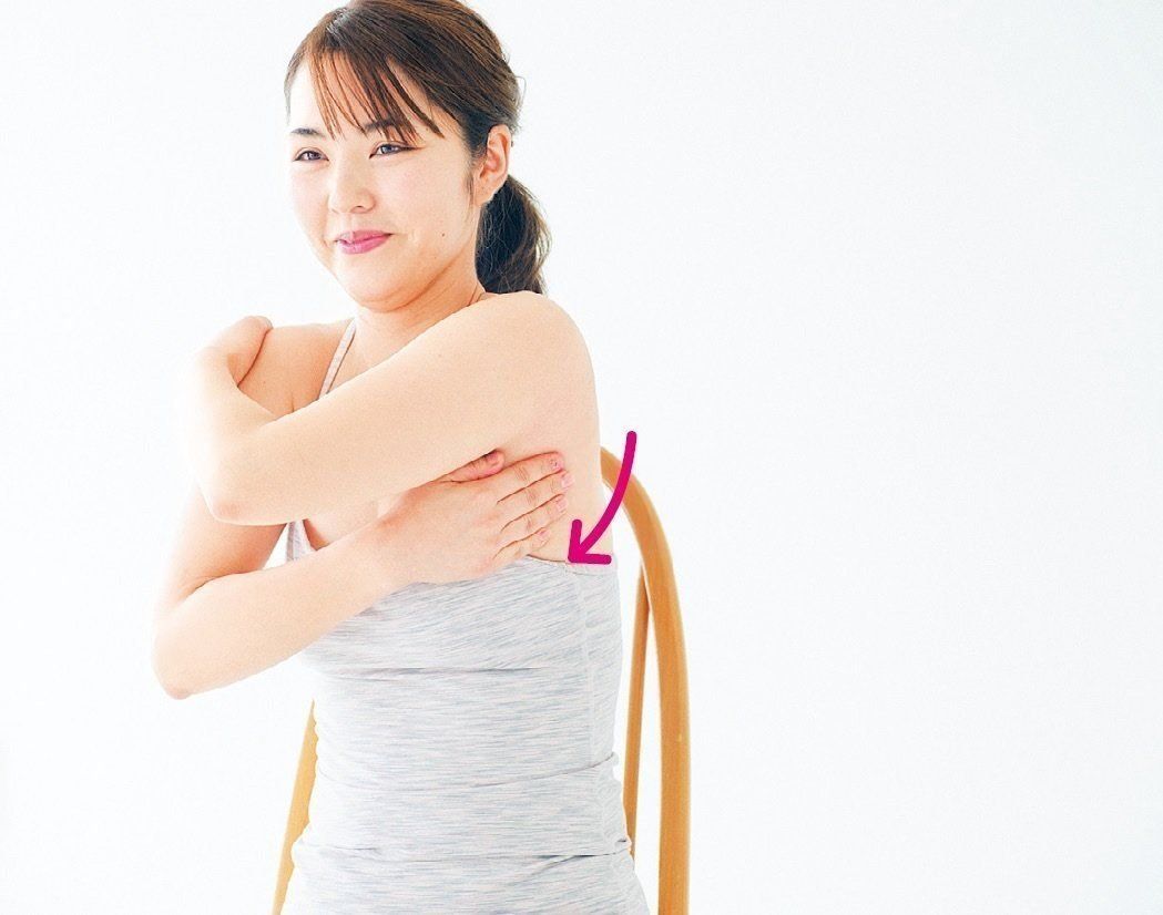 おうち時間に 老廃物をドバっと流してスッキリ 深部リンパマッサージで顔がシャープに サンキュ