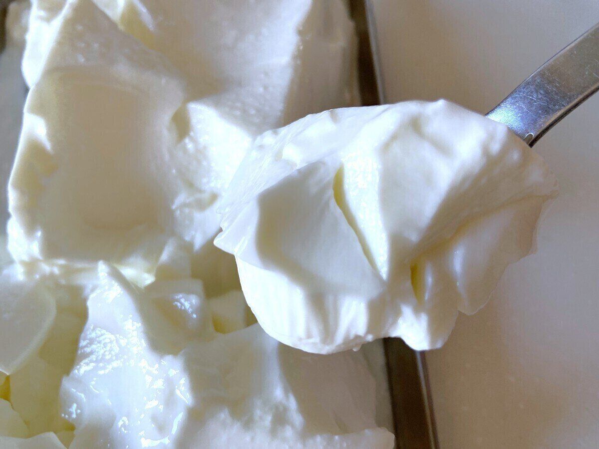 豪快にスプーンで