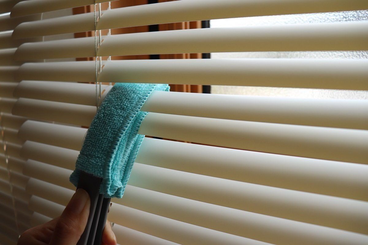 ダイソーの マイクロファイバーブラインドクリーナー でブラインドをしっかりお掃除 サンキュ