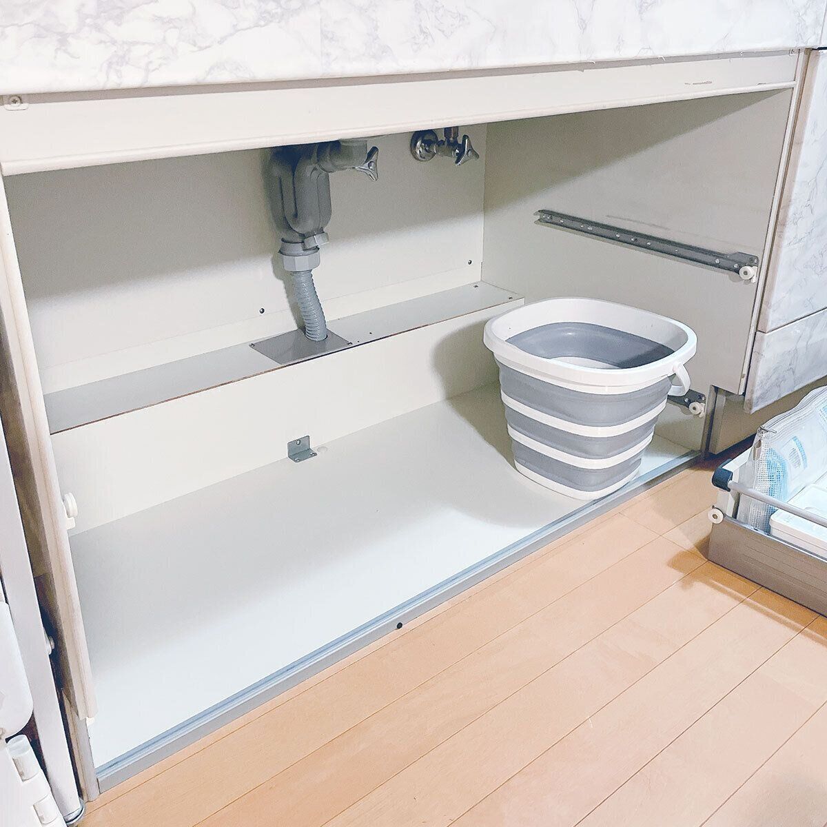 シンク下から掃除