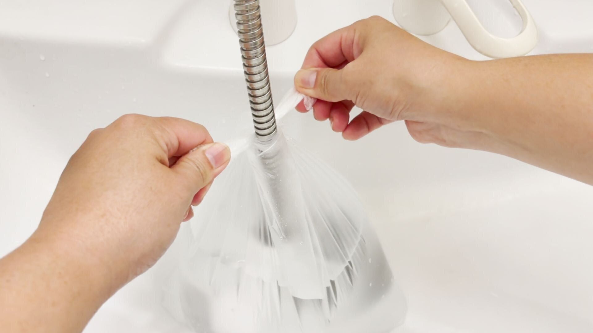 ポリ袋の口を閉める