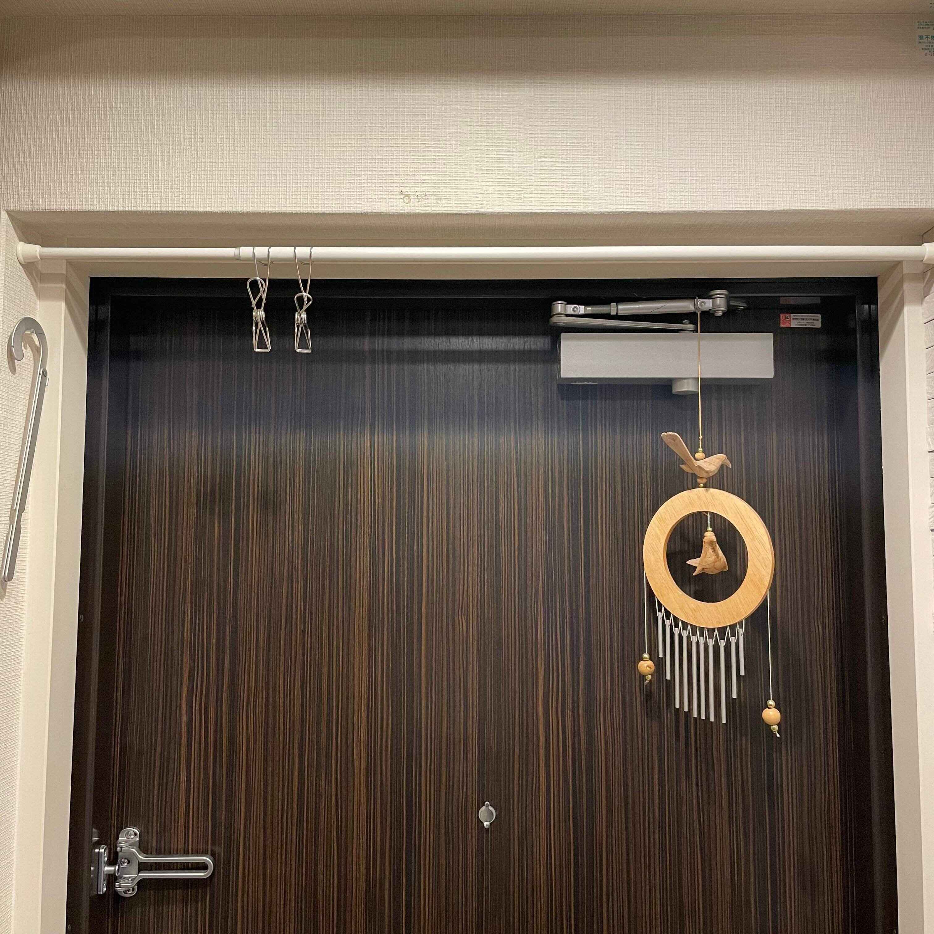 【梅雨】狭い玄関でもできる！濡れたレインコートの一時置き場のつくり方 サンキュ！