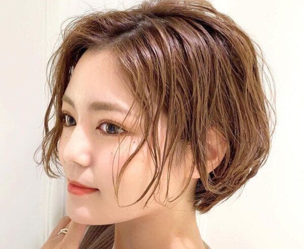 30代女性におすすめのヘアスタイル。2Wayで印象が変わる！ウェーブショートボブ