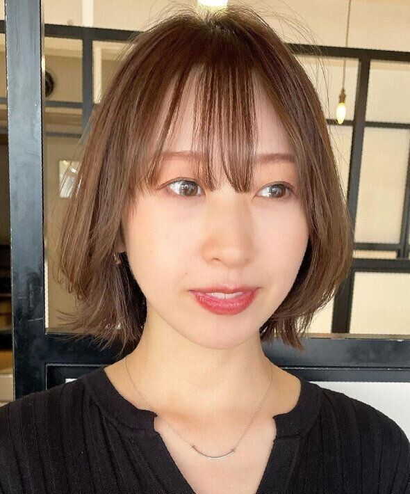 面長さんには長めの前髪がピッタリ！軽やかボブ