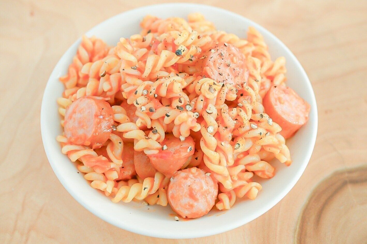 皿に盛られたトマトパスタ