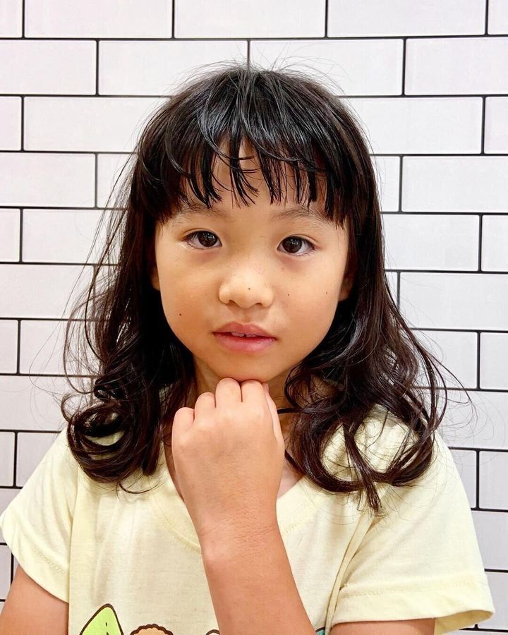 小学生女子も納得のキュートなヘアスタイル。ゆるふわ×ウェットで大人っぽく!