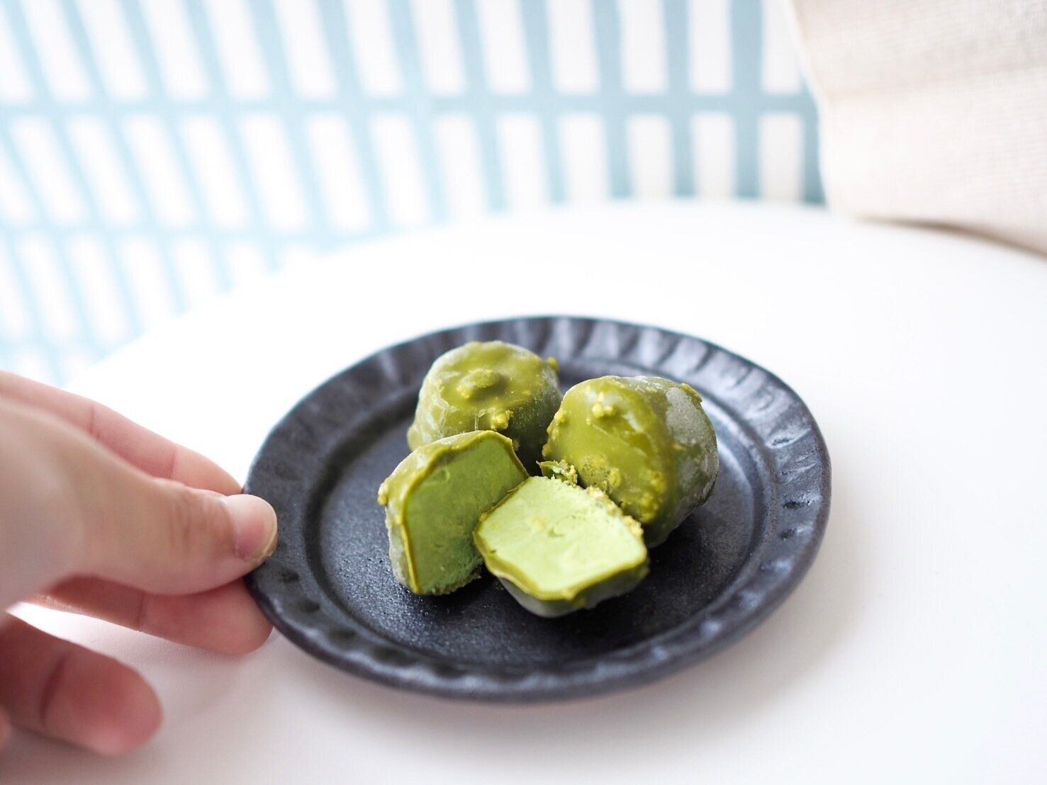 シャトレーゼ「デザートショコラボール 宇治抹茶ミルク 20個入」商品写真